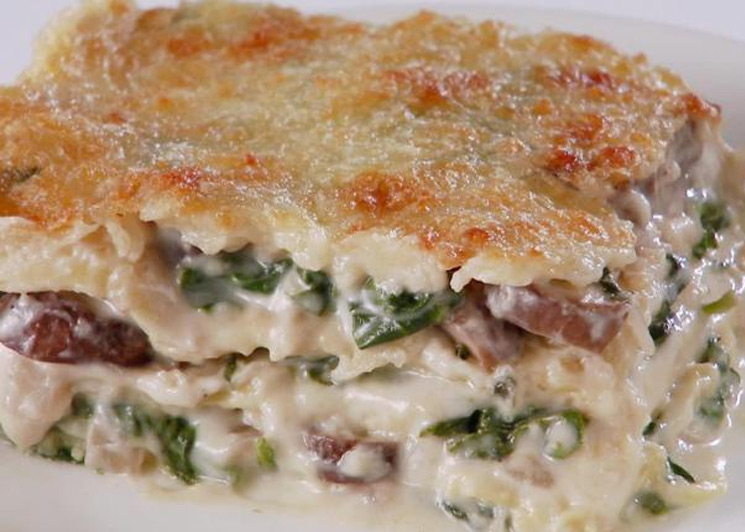 Creamy spinach and mushroom lasagna