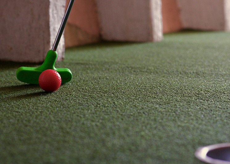 Mini golf course hole
